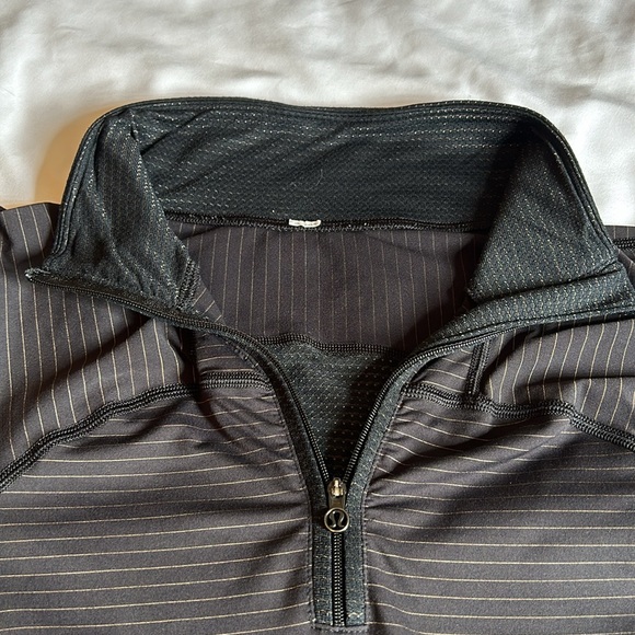 Lululemon 1/4 zip. Black and gold. Womens size 10 - Picture 7 of 7